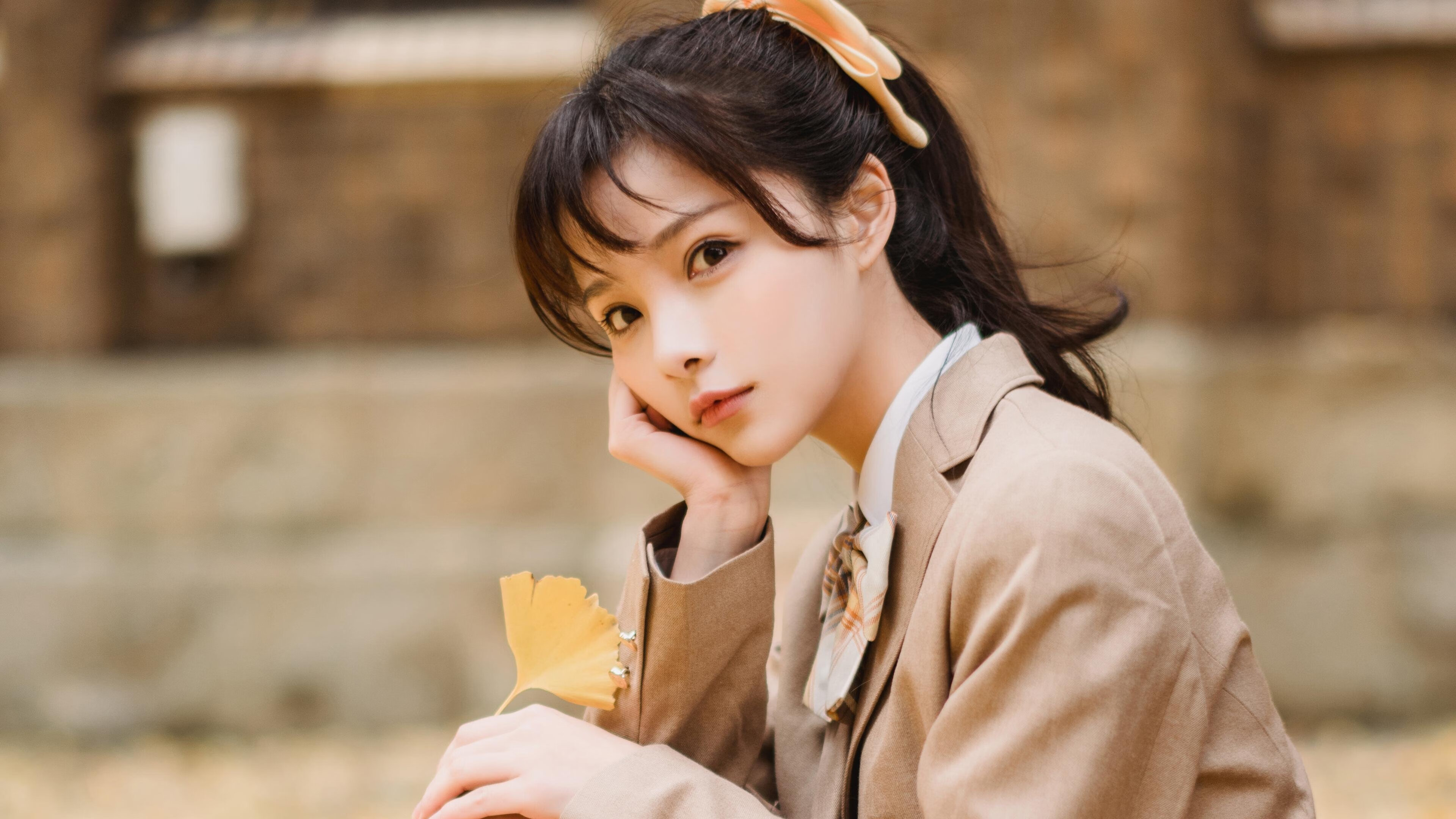 方向盘与关键球，当布克在赛道接管时，灰熊在加时险胜